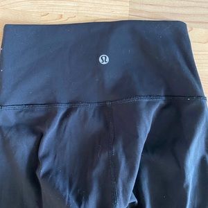 Black lululemon cropped leggings